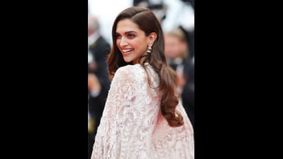 দক্ষিণের হাত ধরেই চলচ্চিত্রে অভিষেক বি-টাউনের অভিনেত্রীদের, রইল তালিকা