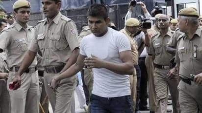 ట్రీట్‌మెంట్ కోసం వినయ్ శర్మ పిటిషన్: షాకిచ్చిన కోర్టు