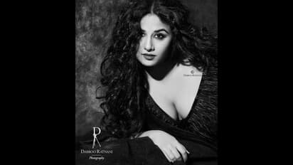 4 పదులు దాటినా.... అందంలో ఆమె వయసు పదహారే (హాట్ పిక్స్)