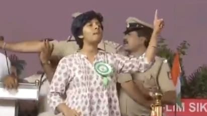 ಪಾಕ್ ಜಿಂದಾಬಾದ್ ಎಂದ ಅಮೂಲ್ಯ ಮುಖಕ್ಕೆ ಕ್ಯಾಕರಿಸಿ ಉಗಿದ ನೆಟ್ಟಿಗರು!