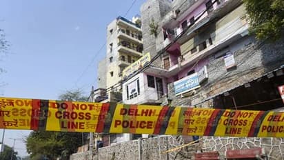 ദില്ലിയില് ആറ് നിലക്കെട്ടിടം ചെരിഞ്ഞു, ആളുകളെ ഒഴിപ്പിച്ച് അധികൃതര്