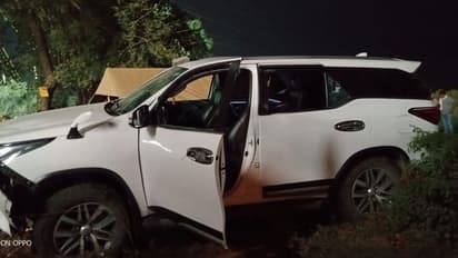 ఎమ్మెల్యే రజని కారుపై దుండగుల దాడి, కారు ధ్వంసం