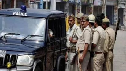 ലോക്ക് ഡൗൺ ലംഘിച്ചവരോട് വീട്ടിലിരിക്കാന് പറഞ്ഞു; യുപിയില് യുവാവിനെ വെടിവെച്ച് കൊല്ലാന് ശ്രമം