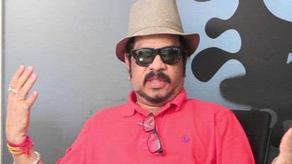 ఆ హీరోయిన్లు ఇద్దరూ ఆంటీలు.. అక్కడంతా పులిహోరగాళ్లే.. డైరెక్టర్ కామెంట్స్