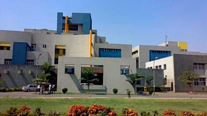 একসঙ্গে নগ্ন করে ব্যক্তিগত সব প্রশ্ন, কেরানি হতে চেয়ে হল ভয়াবহ অভিজ্ঞতা