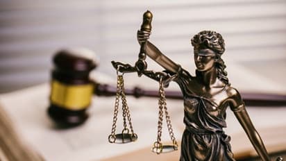 তরুণীর গোপন মুহূর্তের ছবি ছড়ানোর শাস্তি, ২ বছরের কারাদণ্ড যুবকের