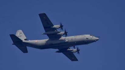 করোনা নিয়েও রাজনীতি চিনের, ইচ্ছাকৃত ভাবে বায়ু সেনার বিমানকে সবুজ সংকেত দিতে দেরি