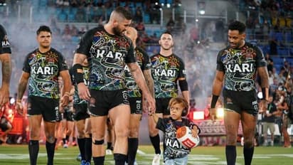 ഇന്നലെ നൊമ്പരം; ഇന്ന് സൂപ്പര്‍താരങ്ങളെ മുന്നില്‍ നിന്നും നയിച്ച് ഹീറോയായി ക്വാഡന്‍.!