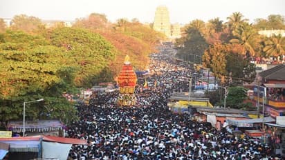 ಭಕ್ತಸಾಗರದ ಮಧ್ಯ ಸಿದ್ಧಾರೂಢರ ರಥೋತ್ಸವ: ಮೂರುವರೆ ಲಕ್ಷಕ್ಕೂ ಅಧಿಕ ಭಕ್ತರು ಭಾಗಿ