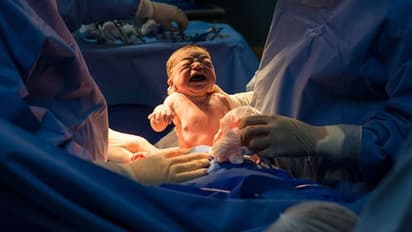 ಜನ್ಮ ನೀಡಿದ ಕೆಲವೇ ನಿಮಿಷಗಳಲ್ಲಿ ನವಜಾತ ಶಿಶುವನ್ನು 4.5 ಲಕ್ಷ ರೂ.ಗೆ ಮಾರಿದ ತಾಯಿ!