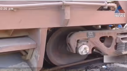 ആലപ്പുഴയില് തീവണ്ടി പാളം തെറ്റി: ഗതാഗതം തടസപ്പെട്ടു, ട്രെയിനുകള് വൈകി ഓടുന്നു