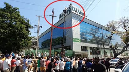 పీకలదాకా తాగి పోలెక్కిన మందుబాబు: క్వార్టర్ బాటిల్తో కాపాడిన పోలీసులు