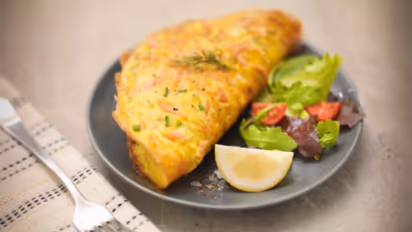 উইকেন্ডের আড্ডা জমে উঠুক, চিজি চিকেন অমলেট এর সঙ্গে