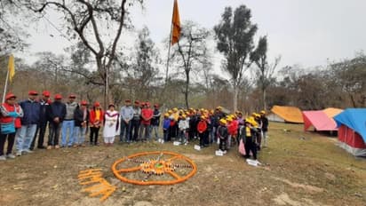 রায়গঞ্জে শুরু হয়েছে প্রকৃতি পাঠ শিবির, বাবা-মা ছাড়াই জঙ্গলে রাত কাটাবে শিশুরা