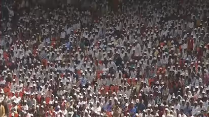 வல்லபாய் பட்டேல் மைதானத்தில் திரண்ட மக்கள்! இந்தியர்களின் வரவேற்ப்பில் திக்குமுக்காடி போன டிரம்ப்!