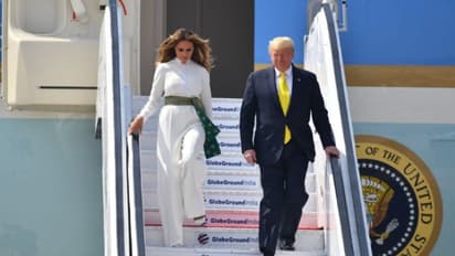 মেলানিয়া-র শুভ্র সাদা পোশাক নজর কেড়েছে, নেট দুনিয়ার ভাইরাল পোশাক বিতর্ক