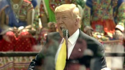 ভারত-মার্কিন বন্ধুত্বের মঞ্চে পাকিস্তানের প্রশংসা, মোদী-কে অস্বস্তিতে ফেললেন ট্রাম্প