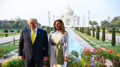 వాహ్ తాజ్: ముగ్ధులై, ఫోటోలు దిగిన ట్రంప్ దంపతులు