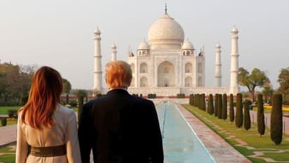 হাতে হাত রেখে রোম্যান্টিক ট্রাম্প, গোধূলির আলোয় তাজ দেখে আপ্লুত মার্কিন প্রেসিডেন্ট