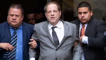 'মিটু' কান্ডে দোষী সাব্যস্ত ওয়েনস্টেইন, দু'দশকেরও বেশি কারাদন্ডের সম্ভাবনা