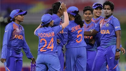 மகளிர் டி20 உலக கோப்பை: மறுபடியும் அசத்திய பூனம் யாதவ்.. வங்கதேசத்தை வீழ்த்தி இந்தியா அபார வெற்றி