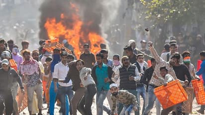 Delhi CM urges citizens to shun violence, as 5 killed in national capital