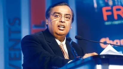 ലോക ധനികരുടെ പട്ടികയില് ഒന്പതാം സ്ഥാനത്തെത്തി മുകേഷ് അംബാനി; ആസ്തി 67 ബില്യണ് ഡോളര്