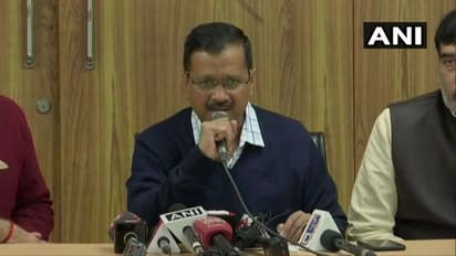 ఢిల్లీలో అల్లర్లు, లూటీలు: పోలీసులపై కేజ్రీవాల్ తీవ్ర వ్యాఖ్యలు