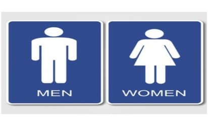 താക്കോലെടുക്കാന് ശ്രമിച്ച യുവാവിന്റെ കൈ ക്ലോസറ്റില് കുടുങ്ങി; പുറത്തെടുത്തത് ഒന്നര മണിക്കൂറിന് ശേഷം