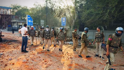 ദില്ലി വര്‍ഗീയ കലാപം; 18 മരണം, 12 പേര്‍ക്ക് വെടിയേറ്റു