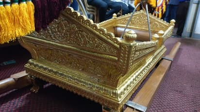 ಭಕ್ತರು ಕೊಟ್ಟ ಚಿನ್ನದಿಂದ ತಯಾರಾಯ್ತು 11 ಕೆಜಿಯ ಸ್ವರ್ಣ ಪಲ್ಲಕ್ಕಿ