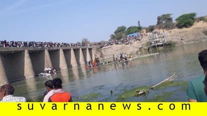 ನದಿಗೆ ಉರುಳಿದ ಬಸ್: 25 ಮಂದಿ ಜಲ ಸಮಾಧಿ!