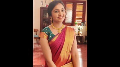 தடம்' படத்தில் அறிமுகமாகி... ரசிகர்கள் மனதில் இடம் பிடித்த நாயகி ஸ்ம்ருதி வெங்கட்! வேற லெவல் போட்டோ ஷூட்!