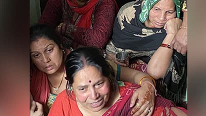 '৫০০ জন মিলে ছিনিয়ে নিয়ে গেল', থামছে না আইবি অফিসার অঙ্কিত-এর মায়ের কান্না