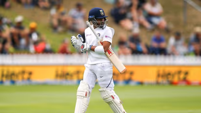 రెండో టెస్టు: మరోసారి చేతులెత్తేసిన భారత్, వికెట్ నష్టపోకుండా కివీస్