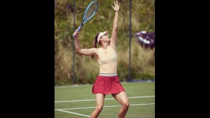 কপর্দক শূন্য হয়ে রাশিয়া থেকে আমেরিকায়, টেনিসের গ্ল্যামার গার্ল মাশার না-জানা কাহিনি