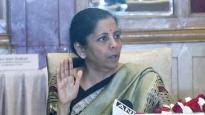 కరోనాతో ఎకానమీకి కష్టమే:డీఅండ్బీ.. తొలిసారి ‘నిర్మల’మ్మ పెదవిరుపు