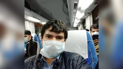 ফিরছেন রায়গঞ্জের বিনয় সঙ্গে ১২২ জন, হোয়াটসঅ্যাপ করে পাঠালেন ছবি