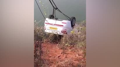 నల్గొండ జిల్లాలో కాలువలోకి దూసుకెళ్లిన కారు: ముగ్గురు మృతి