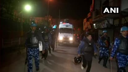 అర్థరాత్రి చెలరేగిన హింస: 34కు చేరిన ఢిల్లీ మృతుల సంఖ్య