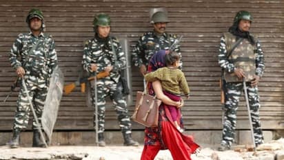 ദില്ലി കലാപത്തില് മരണം 35 ആയി; സംഘർഷത്തിന് അയവ്, കോണ്ഗ്രസ് സംഘം രാഷ്ട്രപതിയെ കണ്ടു