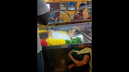 முன்னாள் மீன்வளதுறை அமைச்சர் கே.பி.பி சாமியின் இறுதி சடங்கில் பங்கேற்ற மு.க.ஸ்டாலின்......!