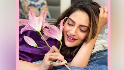 শ্যুটিং-এর মাঝেই হাজির বিপুল সংখ্যক ভক্ত, সকলকে আইস্ক্রিম উপহার দিলেন নুসরত