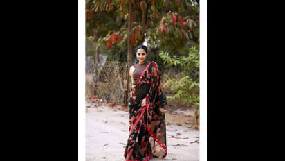 చీరకట్టులో అనసూయ వయ్యారాలు.. నడుము అందంతో సెగలు రేపుతోంది