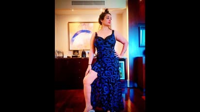 மேக் அப் போடாமல் ஷாக் கொடுத்து... சூடேற்றும் கவர்ச்சியில் சட்டை பட்டனை கழட்டி விட்டு உசுப்பேற்றும் நடிகை கிரண்