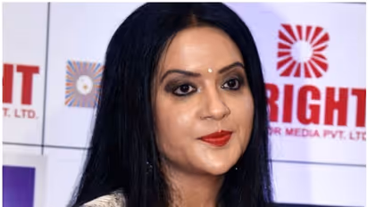 Amruta Fadnavis sends defamatory notice to Nawab Malik for 'tarnishing the image of her family'