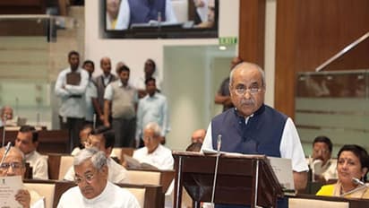 ഗുജറാത്തില് പുതിയ മുഖ്യമന്ത്രി ആര്?; തീരുമാനം ഇന്നുണ്ടായേക്കുമെന്ന് സൂചന