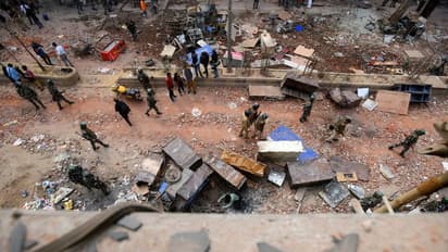 ఢిల్లీ అల్లర్లు: అదుపులోకి పరిస్థితి, 42కి చేరిన మృతులు... శ్రీవాస్తవకు పూర్తి పగ్గాలు