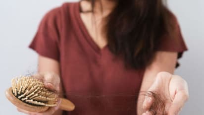 ആര്ത്തവവിരാമവും മുടി കൊഴിച്ചിലും തമ്മില് ബന്ധമുണ്ടോ? സ്ത്രീകള് അറിയേണ്ടത്...