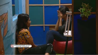 '15 ദിവസം ആശുപത്രിക്ക് ചുറ്റും നടന്നു, ഉമ്മൂമ്മയെ കാണാന് സമ്മതിച്ചില്ല': കണ്ണുനിറച്ച് ജസ്ലയുടെ വാക്കുകള്